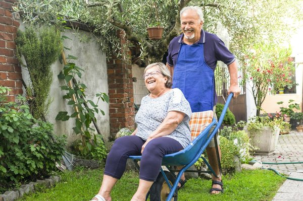Comment concevoir un jardin sensoriel pour les personnes âgées ?